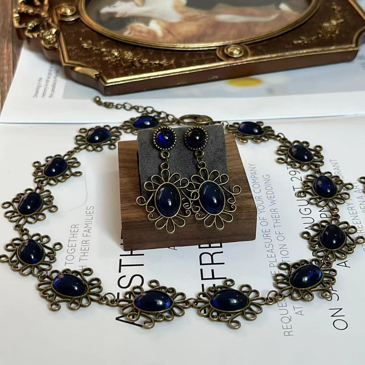 Historical Queen Anne Boleyn H - Women'S Red Accessories review and price